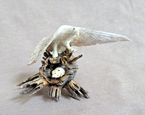 Native Zuni Antler Eagle w/ trapped Mouse Fetish Carving by Ruben Najera C4874